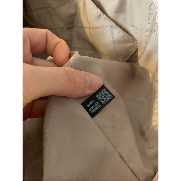 Michael Kors pink tote medium to large 17x10x5 - Picture 4 of 6